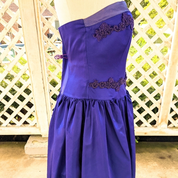 Vintage Cachet Purple Iridescent Beaded Strapless Homecoming Prom Dress - Picture 3 of 15